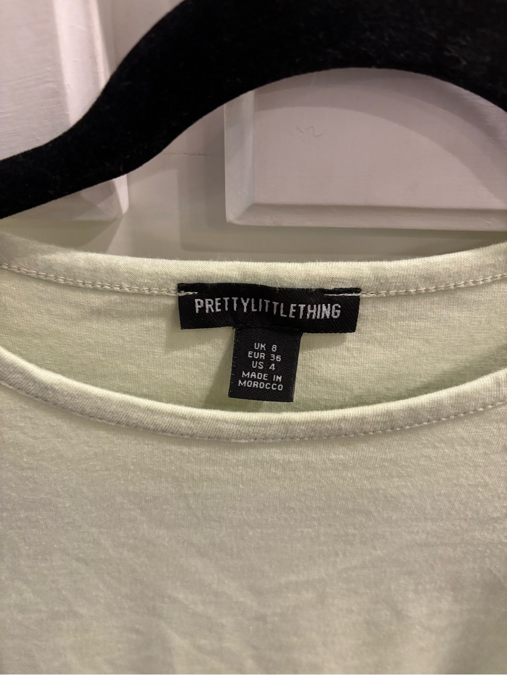PrettyLittleThing Olive Green Cropped V-Neck Tee